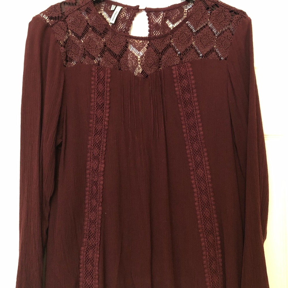 Long sleeved, burgundy, laces detail blouse.